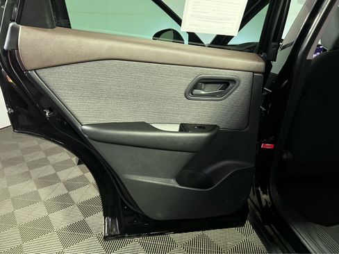 Used 2023 Nissan Rogue S AWD/4WD image 23