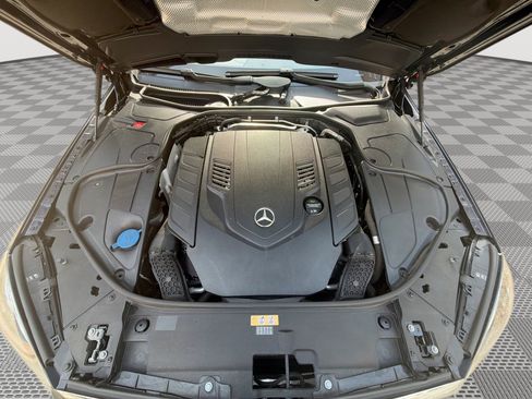 Used 2018 Mercedes-Benz S 560 4MATIC Sedan w/ Premium Package image 18