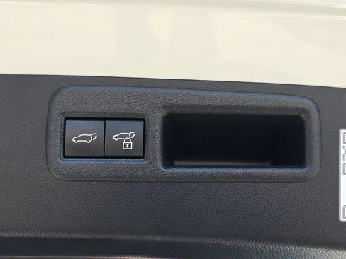 Used 2023 Toyota Venza Nightshade AWD/4WD image 16