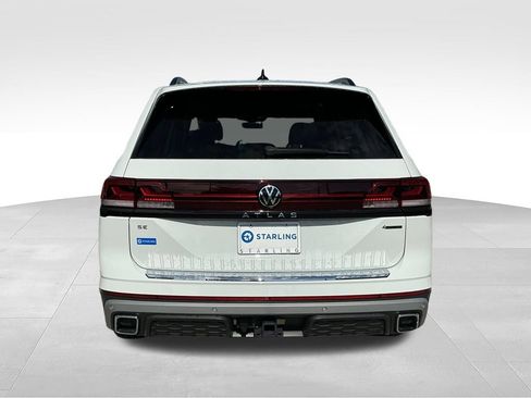 Used 2024 Volkswagen Atlas Peak Edition SE AWD/4WD image 5