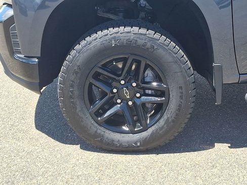 Used 2021 Chevrolet Silverado 1500 Custom Trail Boss w/ LPO, Dark Essentials Package AWD/4WD image 8