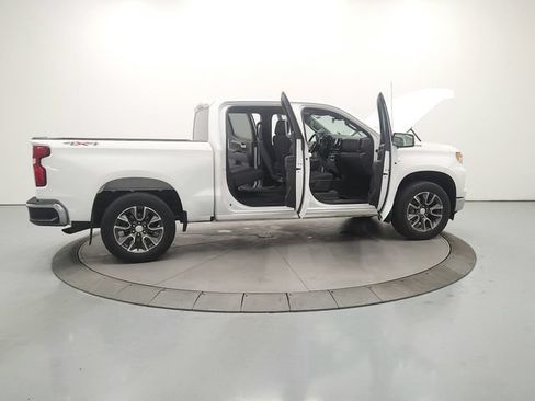 Used 2023 Chevrolet Silverado 1500 LT AWD/4WD image 17