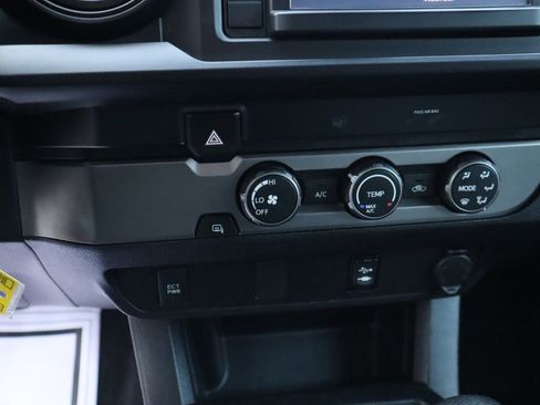 Used 2019 Toyota Tacoma SR image 29