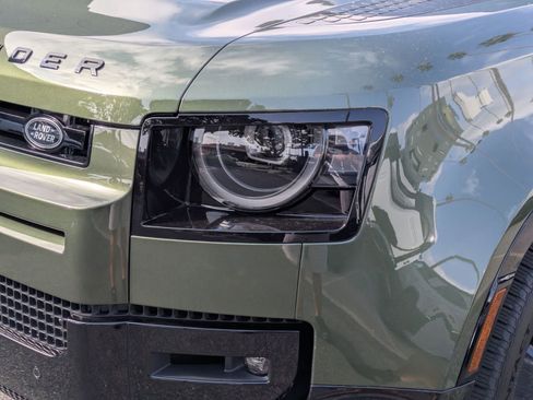 New 2026 Land Rover Defender 110 X-Dynamic SE AWD/4WD image 9
