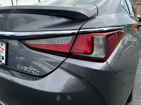Used 2019 Lexus ES 300h w/ Luxury Package image 28
