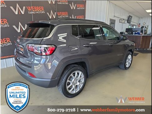 Used 2024 Jeep Compass Latitude AWD/4WD image 7
