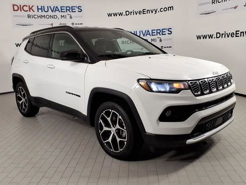 Used 2024 Jeep Compass Limited AWD/4WD image 3