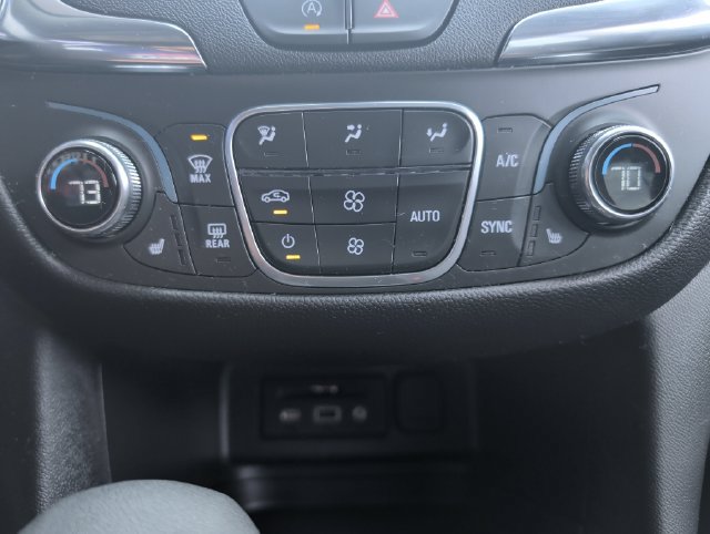 Used 2024 Chevrolet Equinox LT FWD image 19