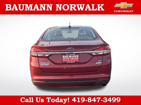 Used 2017 Ford Fusion SE w/ Fusion SE Technology Package FWD image 5