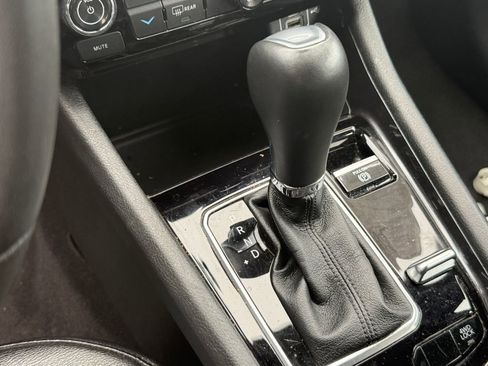 Used 2024 Jeep Compass Latitude image 11