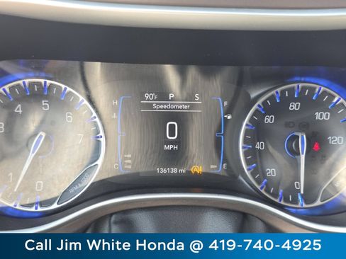 Used 2018 Chrysler Pacifica Touring-L w/ Premium Audio Group FWD image 26