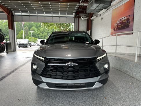 Used 2024 Chevrolet Blazer LT w/ Convenience Package FWD image 2