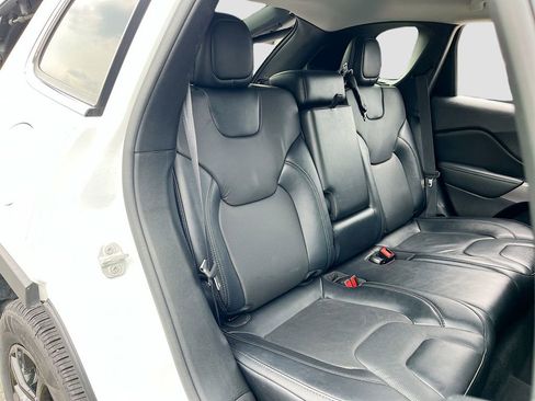 Used 2022 Jeep Cherokee Latitude Lux FWD image 24