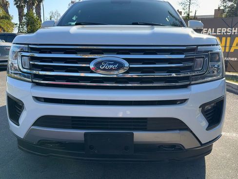Used 2018 Ford Expedition XLT w/ Equipment Group 202A AWD/4WD image 11