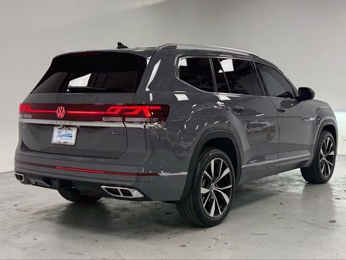 Used 2025 Volkswagen Atlas SEL Premium R-Line image 4