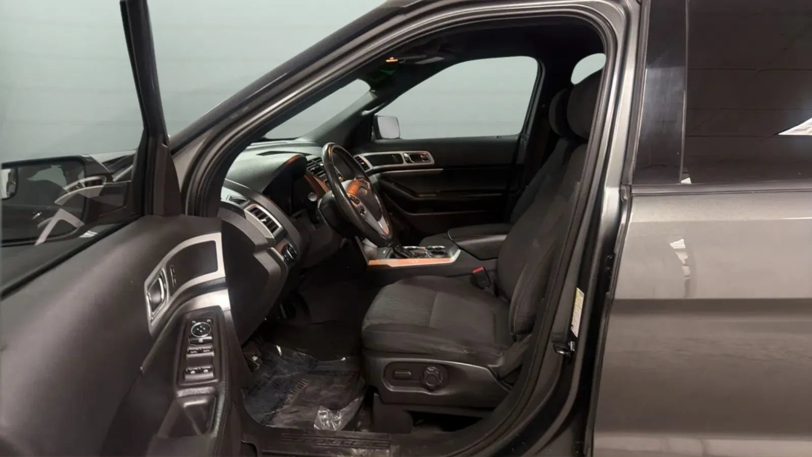 Used 2015 Ford Explorer XLT FWD image 19