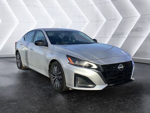 Used 2024 Nissan Altima 2.5 SV image 1