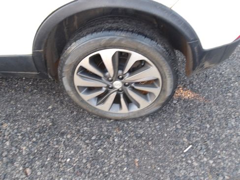 Used 2018 Buick Encore Preferred image 3