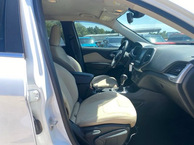 Used 2015 Jeep Cherokee Latitude w/ Trailer Tow Group AWD/4WD image 10
