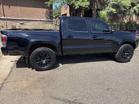 Used 2021 Toyota Tacoma Limited w/ Nightshade Package AWD/4WD image 9