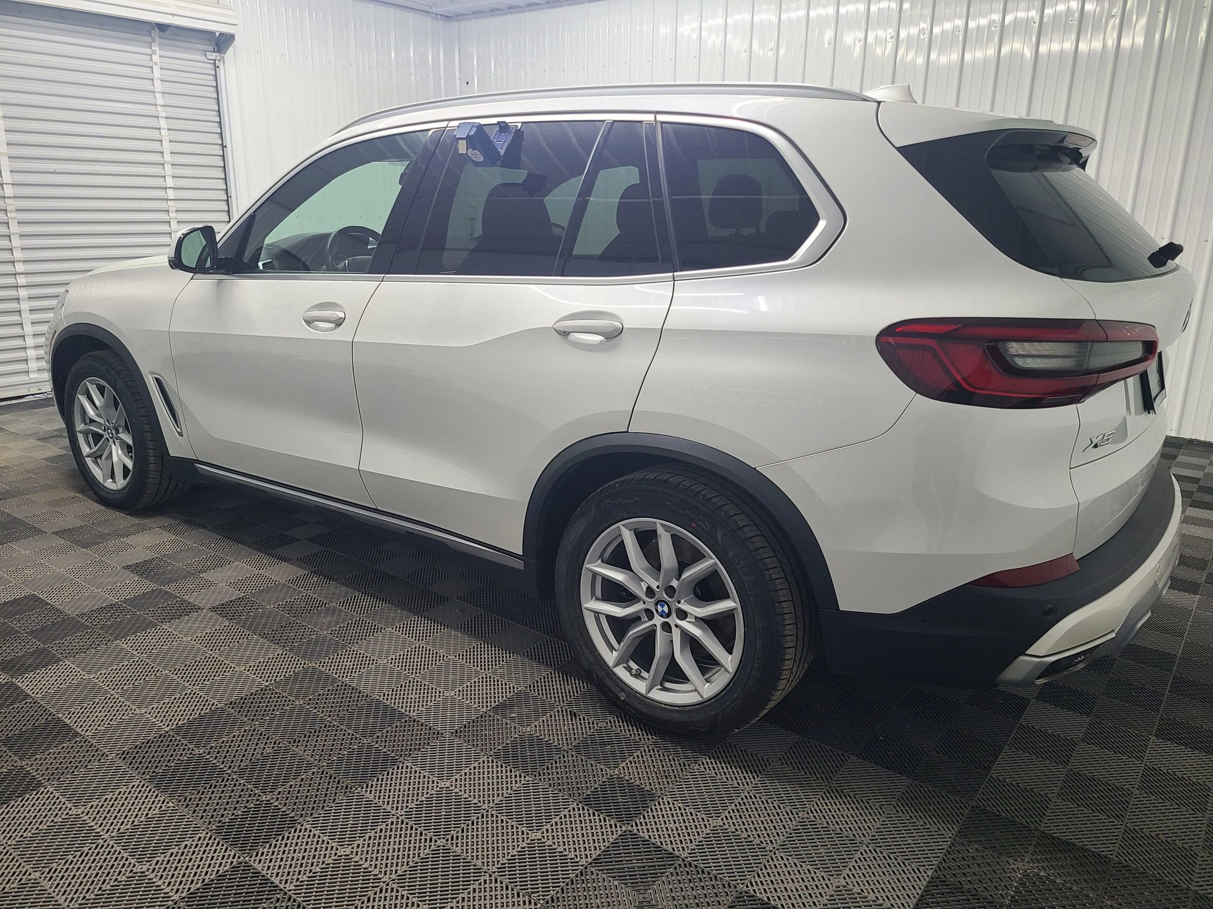 Used 2019 BMW X5 xDrive40i w/ Parking Assistance Package AWD/4WD image 9