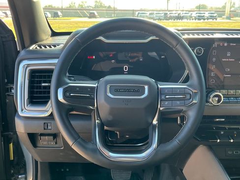 Used 2025 GMC Canyon Denali image 15