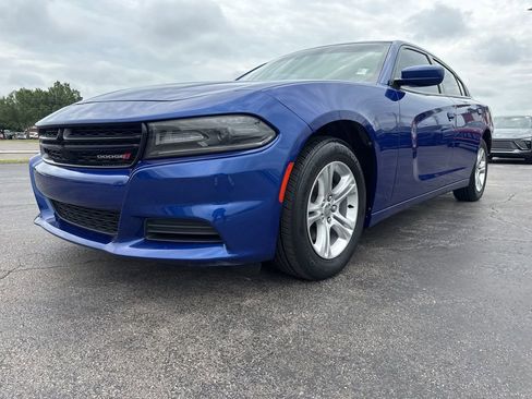 Used 2019 Dodge Charger SXT RWD image 3
