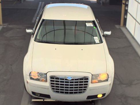 Used 2010 Chrysler 300 Touring RWD image 2