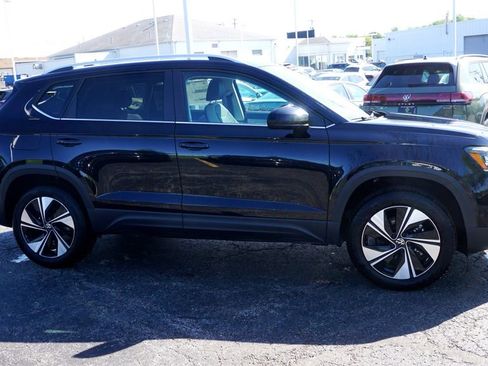 New 2026 Volkswagen Taos SE AWD/4WD image 3