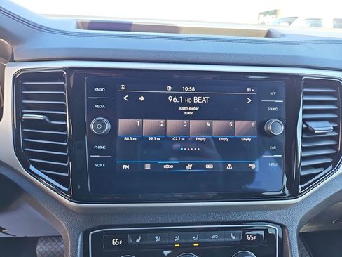 Used 2022 Volkswagen Atlas Cross Sport SE image 19