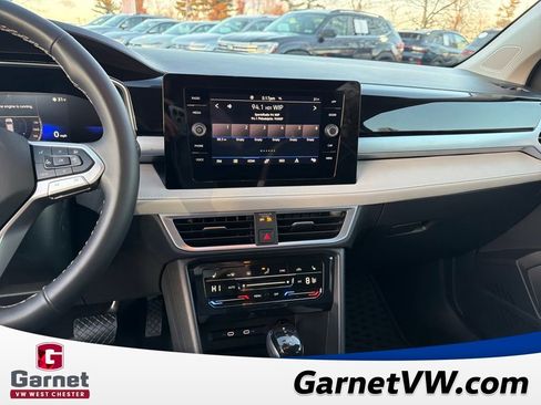 Certified 2025 Volkswagen Taos SE image 29