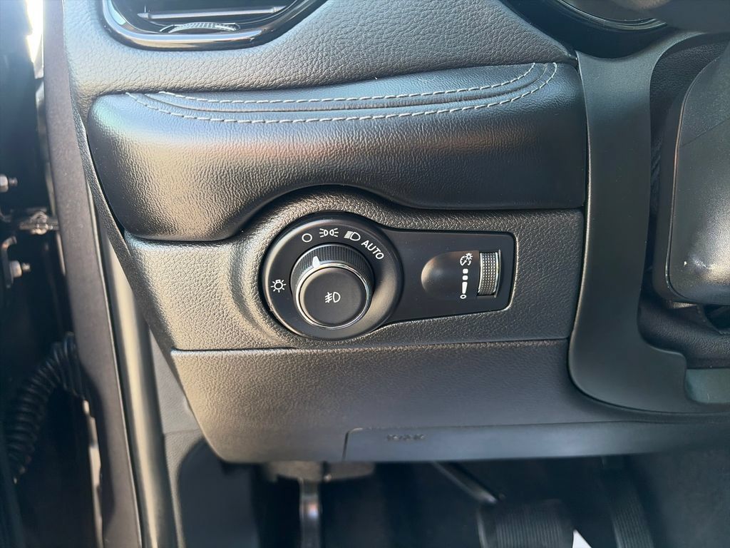 Used 2021 Dodge Durango SXT AWD/4WD image 30