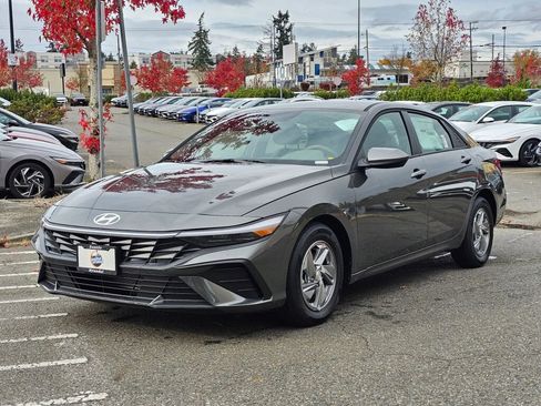 New 2026 Hyundai Elantra SE image 3