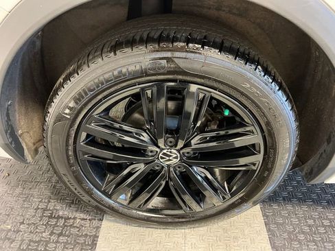 Used 2022 Volkswagen Tiguan SE R-Line image 15