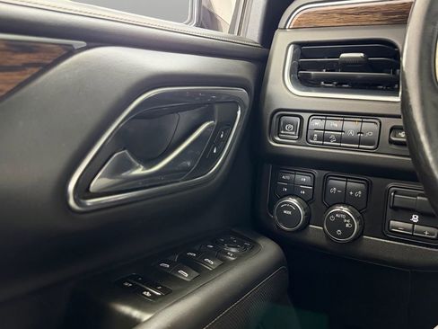 Used 2021 Chevrolet Suburban Premier w/ Premium Package AWD/4WD image 15
