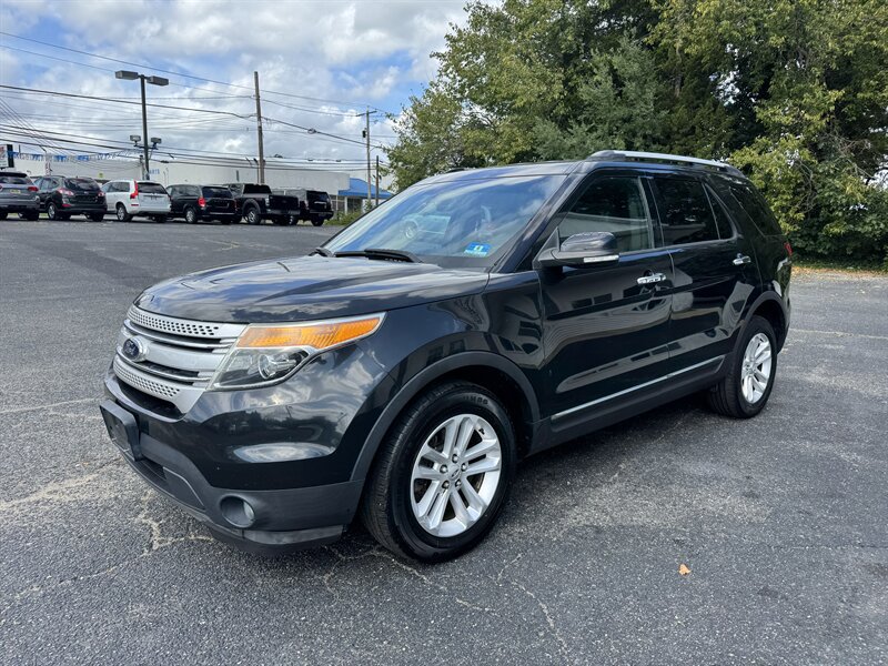 Used 2014 Ford Explorer XLT w/ Equipment Group 202A AWD/4WD image 8