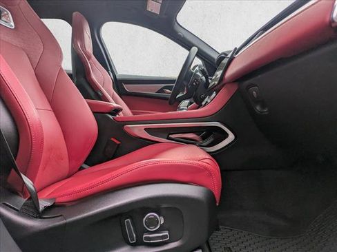 Used 2024 Jaguar F-PACE R-Dynamic S image 21