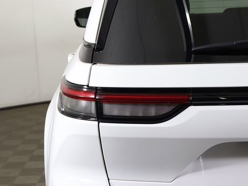 Used 2023 Jeep Grand Cherokee Limited w/ Black Appearance Package image 17