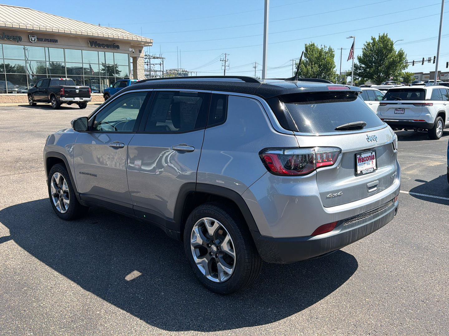 Used 2018 Jeep Compass Limited w/ Navigation Group AWD/4WD image 5