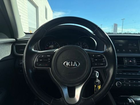 Used 2018 Kia Optima S image 18