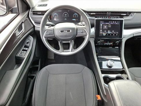 Certified 2023 Jeep Grand Cherokee Laredo image 22