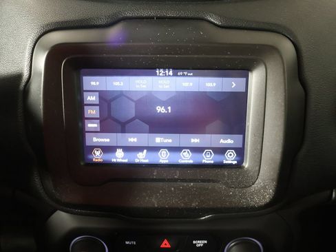 Used 2020 Jeep Renegade Altitude AWD/4WD image 38
