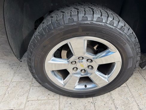 Used 2018 Chevrolet Suburban LT image 9