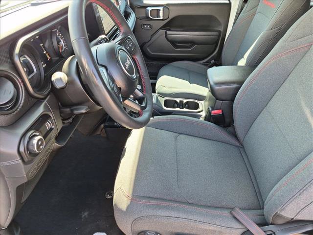 Used 2024 Jeep Gladiator Rubicon w/ Convenience Group AWD/4WD image 15