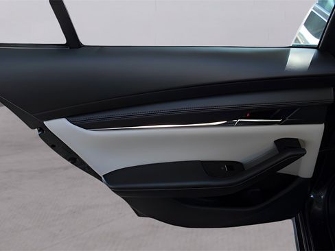 Used 2024 MAZDA MAZDA3 s image 32