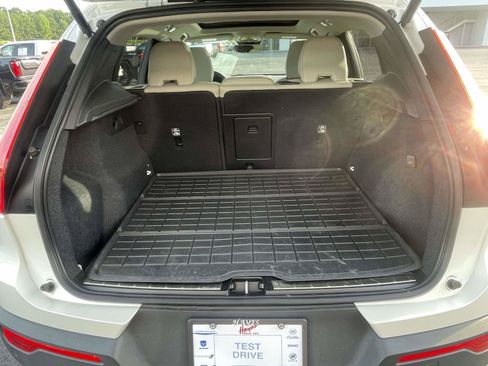 Used 2023 Volvo XC40 B5 Ultimate w/ Climate Package AWD/4WD image 7