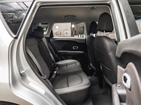 Used 2019 Kia Soul + FWD image 33