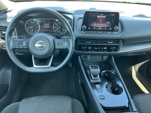 Used 2024 Nissan Rogue SV FWD image 2