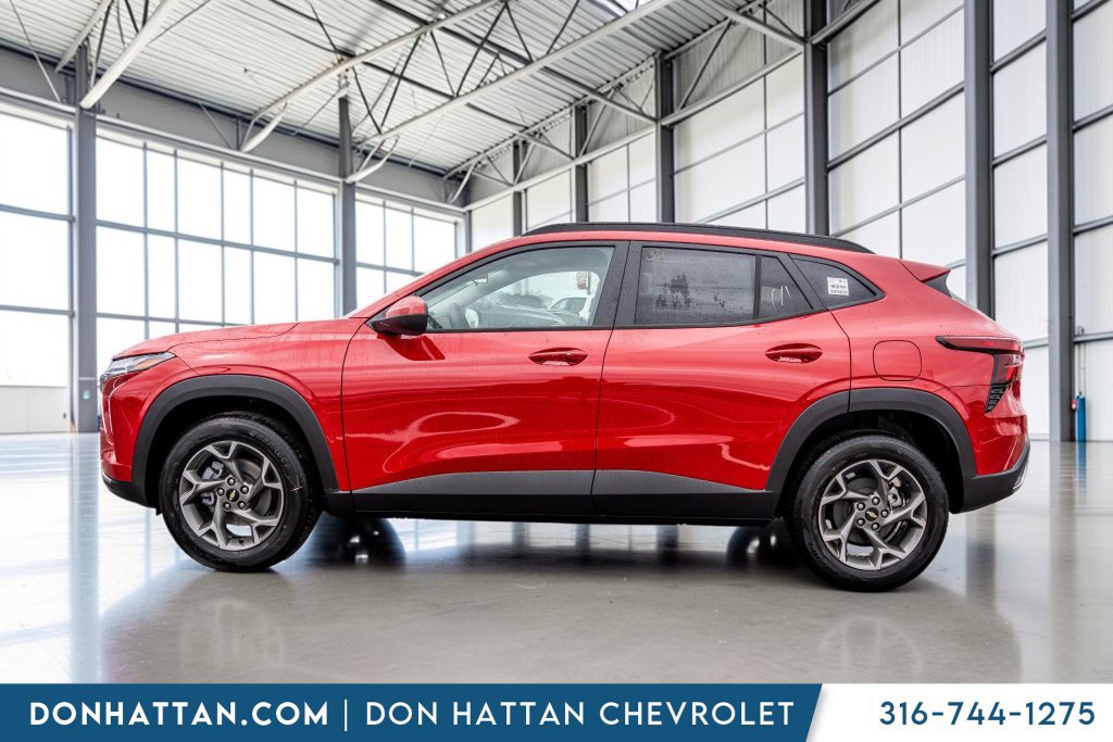 New 2026 Chevrolet Trax LT w/ LT Convenience Package FWD image 2