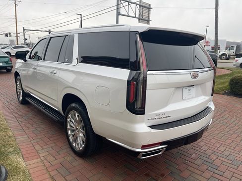 Used 2024 Cadillac Escalade ESV Premium Luxury image 11